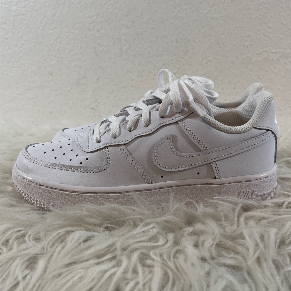 NIKE Kids' Grade School Air Force 1 Low Shoes White Sneakers Size 1 NEW - Picture 4 of 14